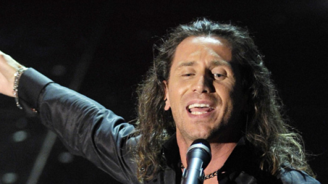 Povia riceve una multa da 446 euro e fa un appello ai fan, ma &egrave; uno scherzo