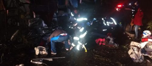 Acidente provocou 10 mortes e deixou 51 pessoas feridas. (Divulga&ccedil;&atilde;o/Bombeiros)