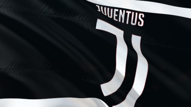 Cristiano Ronaldo invita De Ligt alla Juve.