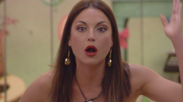 GF 16, Francesca De Andr&egrave; perde le staffe con Gianmarco: 'Prendo una mazza e faccio razzia'.