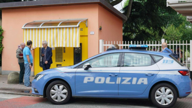 Ivrea, l'autopsia smentisce il tabaccaio, ha sparato dall'alto e alle spalle