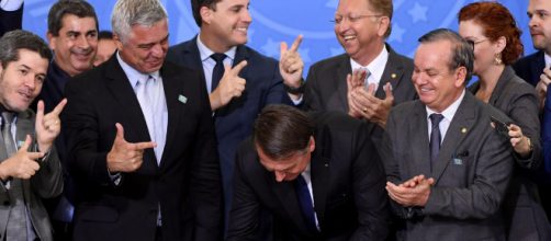 Bolsonaro conta com apoio de apoiadores para cumprir promessa de campanha sobre armas. (Arquivo Blasting News)