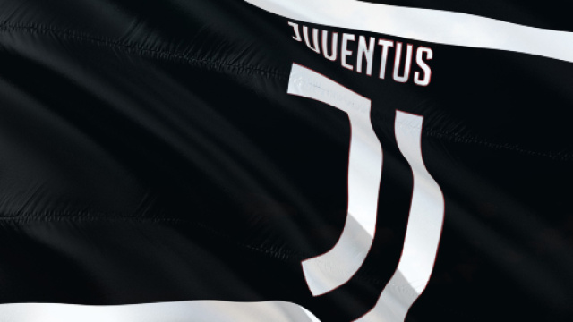 Cristiano Ronaldo invita De Ligt alla Juve.