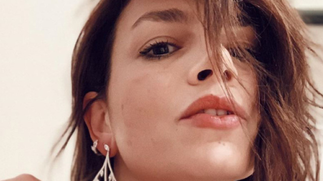 Emma Marrone cambia colore di capelli e diventa mamma per il film di Gabriele Muccino