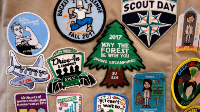 Como, scout di 8 anni prova ad accendere fal&ograve;: gravemente ustionato