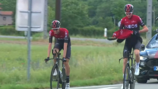 Chris Froome con Poels pochi attimi prima dell'incidente