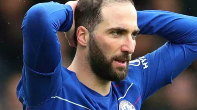 Higuain: il fratello-procuratore ha dichiarato che l'attaccante non ha intenzione di lasciare la Juve.