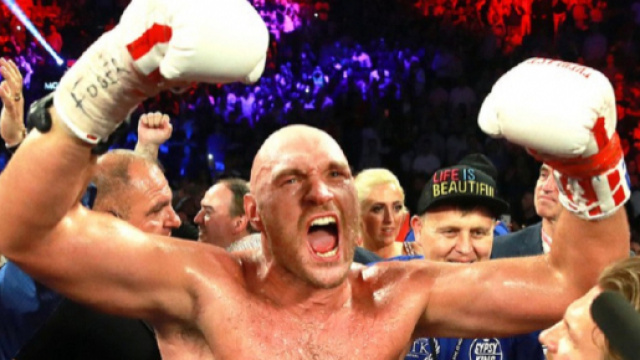 L'esultanza di Tyson Fury dopo la facile vittoria su Tom Schwarz