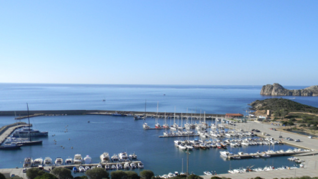 Tragedia al porticciolo di Teulada, in provincia di Cagliari: un'anziana paraplegica &egrave; finita in mare con la sedia a rotelle ed &egrave; morta.