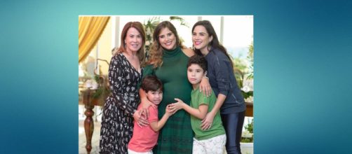 Camila Camargo posa para foto durante ch&aacute; de beb&ecirc;. (Reprodu&ccedil;&atilde;o/ Instagram/ @zilucamargooficial)