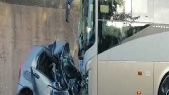 Taranto, auto si schianta contro un bus: Pietro muore a 19 anni