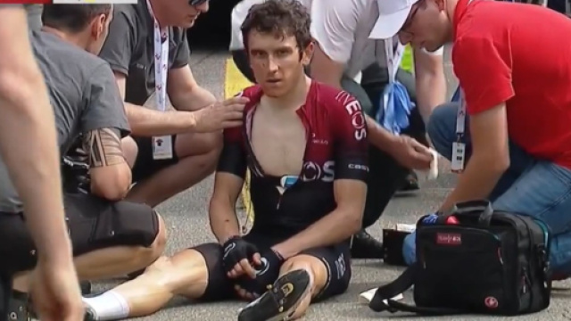 Geraint Thomas a terra dopo la caduta