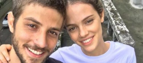 Casal revelou o sexo do beb&ecirc; em ch&aacute; de revela&ccedil;&atilde;o. (Arquivo Blasting News)