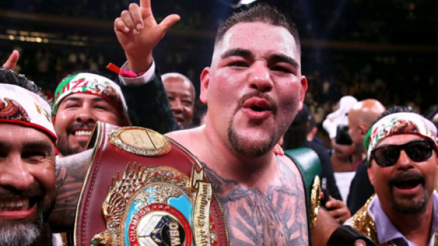 Andy Ruiz &egrave; il nuovo campione mondiale dei pesi massimi versione Super WBA, IBF, IBO e WBO