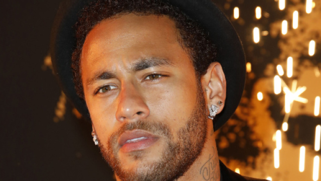 Neymar accus&eacute; de viol : le footballeur nie et crie au complot