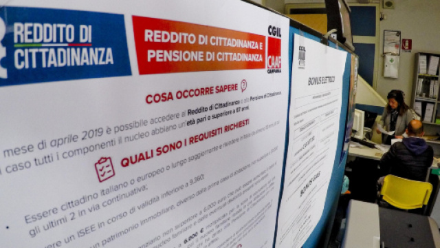Prende reddito di cittadinanza e lavora in nero: denunciato .