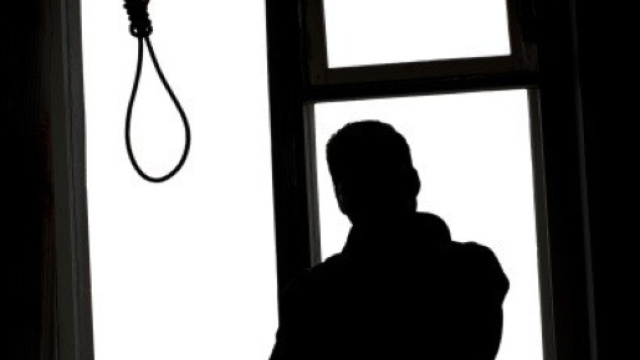 Lecce, svolti i funerali della 16enne che si &egrave; suicidata in una comunit&agrave;