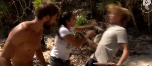 Colate sufre una ca&iacute;da durante un forcejeo con Dakota