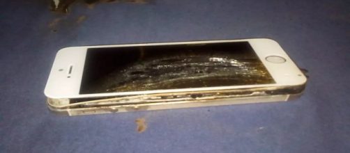 Kelly acordou &agrave;s 4h com colch&atilde;o em chamas. (Reprodu&ccedil;&atilde;o/ Arquivo Pessoal)