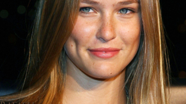 Female Celebrities: Bar Rafaeli, picture nr. 34088 - wallpaperweb.org