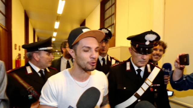 Furto alla Rinascente: la Procura di Milano chiede l'arresto di Marco Carta
