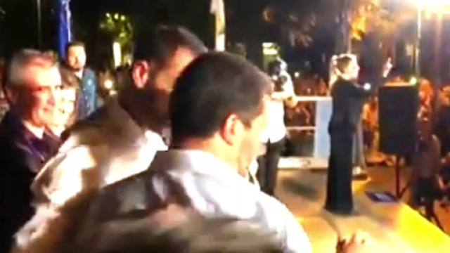 Picchiato al comizio di Salvini: sulla t-shirt "Ama il prossimo ... - dailymotion.com