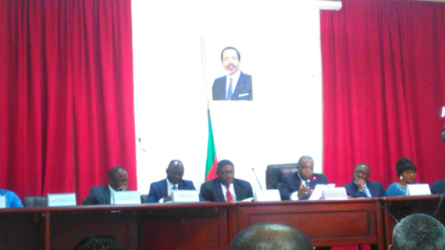R&eacute;union au Minist&egrave;re de la Communication (20 juin 2019 &agrave; Yaound&eacute;) en pr&eacute;sence du Ministre Ren&eacute; Emmanuel Sadi &copy; Odile Pahai