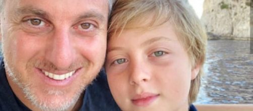 Ben&iacute;cio est&aacute; internado no hospital CopaStar, na Zona Sul do Rio de Janeiro. (Reprodu&ccedil;&atilde;o/Instagram/@lucianohuck)