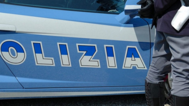 Roma, fa la mano morta ad una diciannovenne: condannato a due anni. foto - repubblica.it