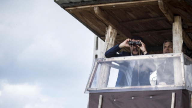 Matteo Salvini in visita al muro ungherese di Viktor Orban