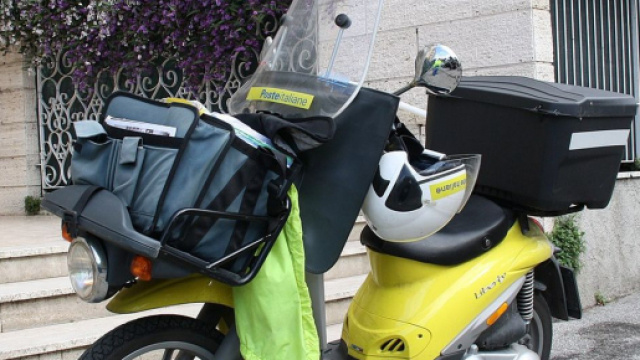 Poste Italiane assume portalettere per l'estate, la domanda scade il 7 luglio.