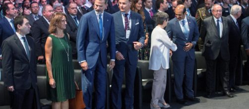 Torra y Colau vuelven a dejar plantado al Rey