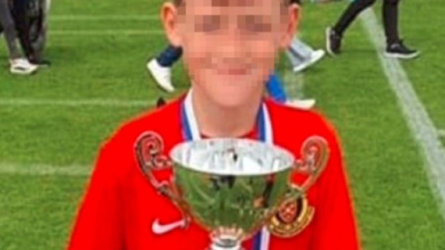 Bambino di 10 anni muore mentre gioca a calcio con gli amici: fatale un infarto - Il Mattino