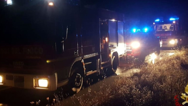 Brindisi, notte di fuoco nelle campagne: distrutti oltre 100 alberi di ulivo