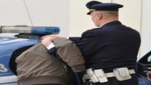 Crotone: stalker si nascondeva sull'armadio, arrestato
