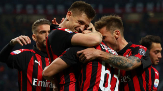 Il Milan deve fare importanti mosse di mercato, sia per la rosa che per allenatore e dirigenti.