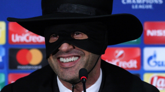 Paulo Fonseca diventa 'Zorro' dopo la vittoria contro il City