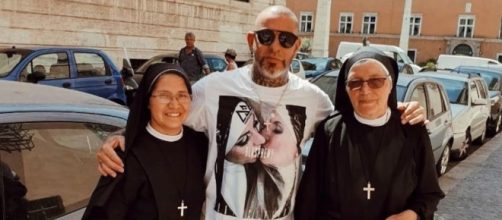 Chef Henrique Foga&ccedil;a publica foto pol&ecirc;mica em viagem ao Vaticano. (Reprodu&ccedil;&atilde;o/Instagram/ @henrique_fogaca74)