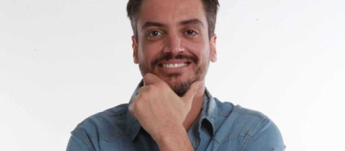 Apresentador recebe R$ 20 mil da emissora de Silvio Santos. (Arquivo Blasting News)