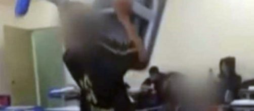 Professora n&atilde;o conseguiu controlar os alunos. (Reprodu&ccedil;&atilde;o)