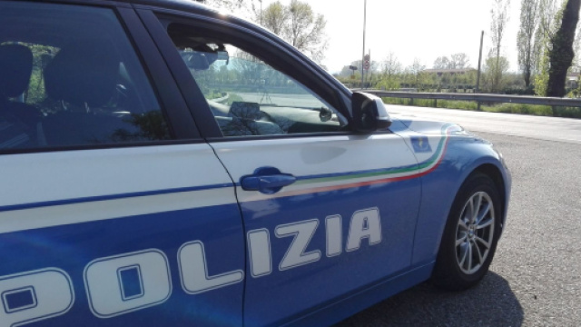 Brindisi, ruba 61 capi di abbigliamento a centro commerciale: 19enne arrestata