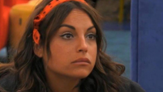 GF, Francesca De Andr&egrave; inveisce contro Gennaro: 'Omuncolo, verme, sei solo un uomo di me...'.