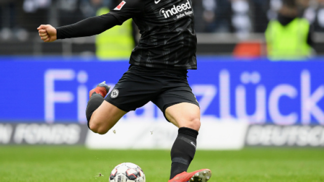 Real Madrid, l'arrivo di Jovic &egrave; ufficiale: 60 milioni all'Eintracht