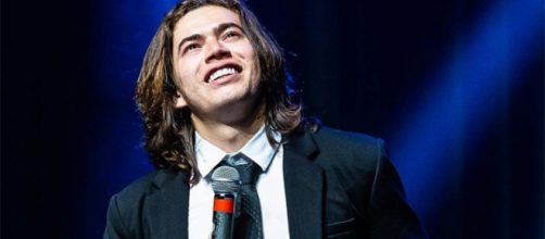 Tudo come&ccedil;ou depois que o humorista compartilhou uma frase em seu Twitter. (Arquivo Blasting News)