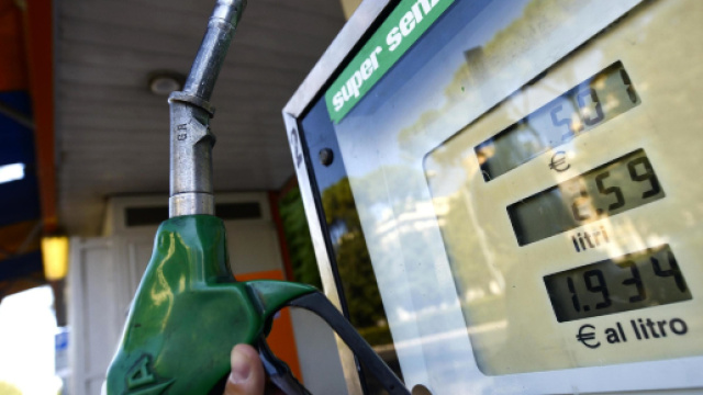 Caserta, il reddito di cittadinanza non gli basta e rapina un distributore di benzina