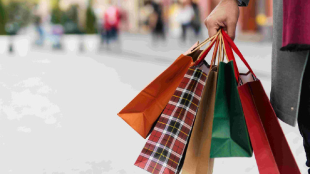 Oroscopo 24 giugno: shopping per Leone e Bilancia, Vergine in calo