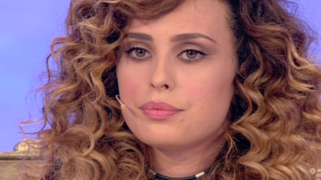 Gossip Uomini e Donne: Angela Nasti accusata di comportarsi come Sara Affi Fella.