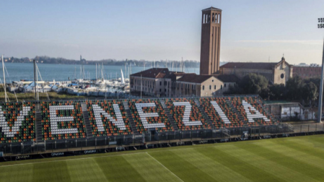 Lo Stadio Penzo di Venezia con il settore dedicato ai tifosi di casa