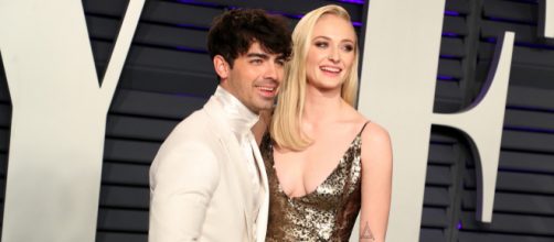 Sophie Turner &eacute; quase 10 cent&iacute;metros mais alto que o marido Joe Jonas. (Arquivo Blasting News)