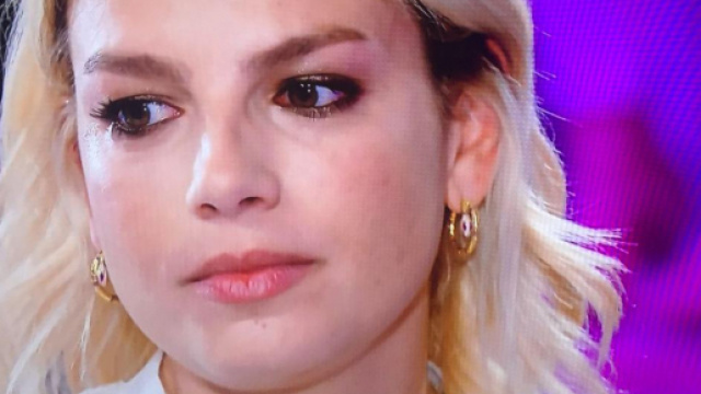 Emma Marrone attaccata per aver difeso Carola Rackete su IG: 'Pensa a cantare, cog...'